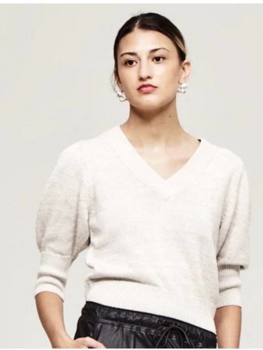 The Reset Cream V-Neck Lightweight Pullover